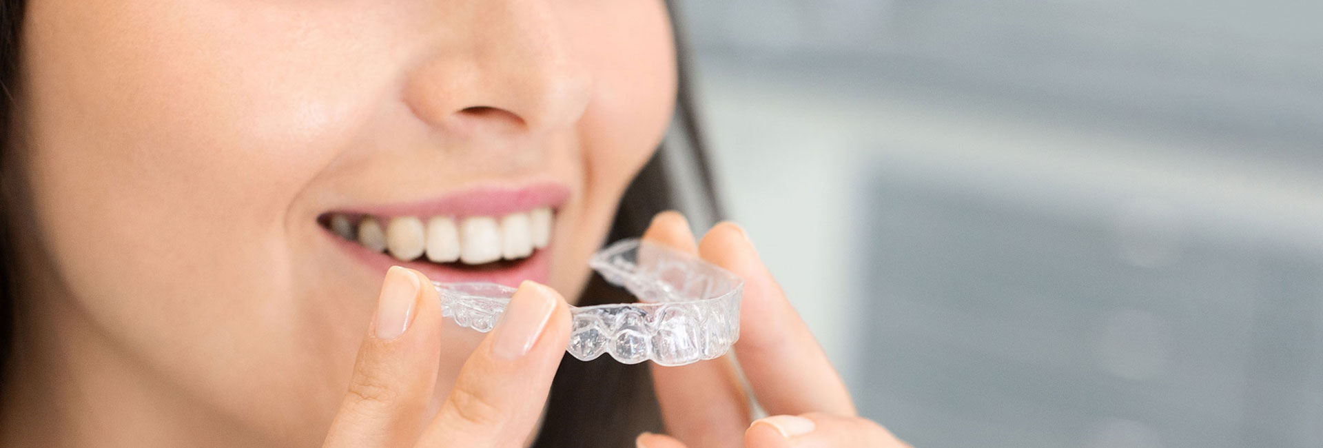 Transparente Invisalign Aligner Schienen fast unsichtbare & herausnehmbare Zahnspange